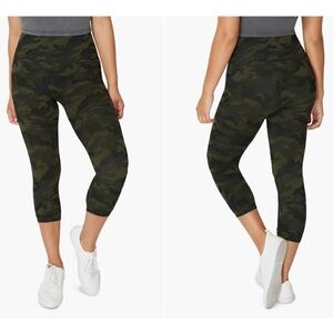 Belly Bandit Mother Tucker® Compression Capri Leggings in camo. Size: Medium